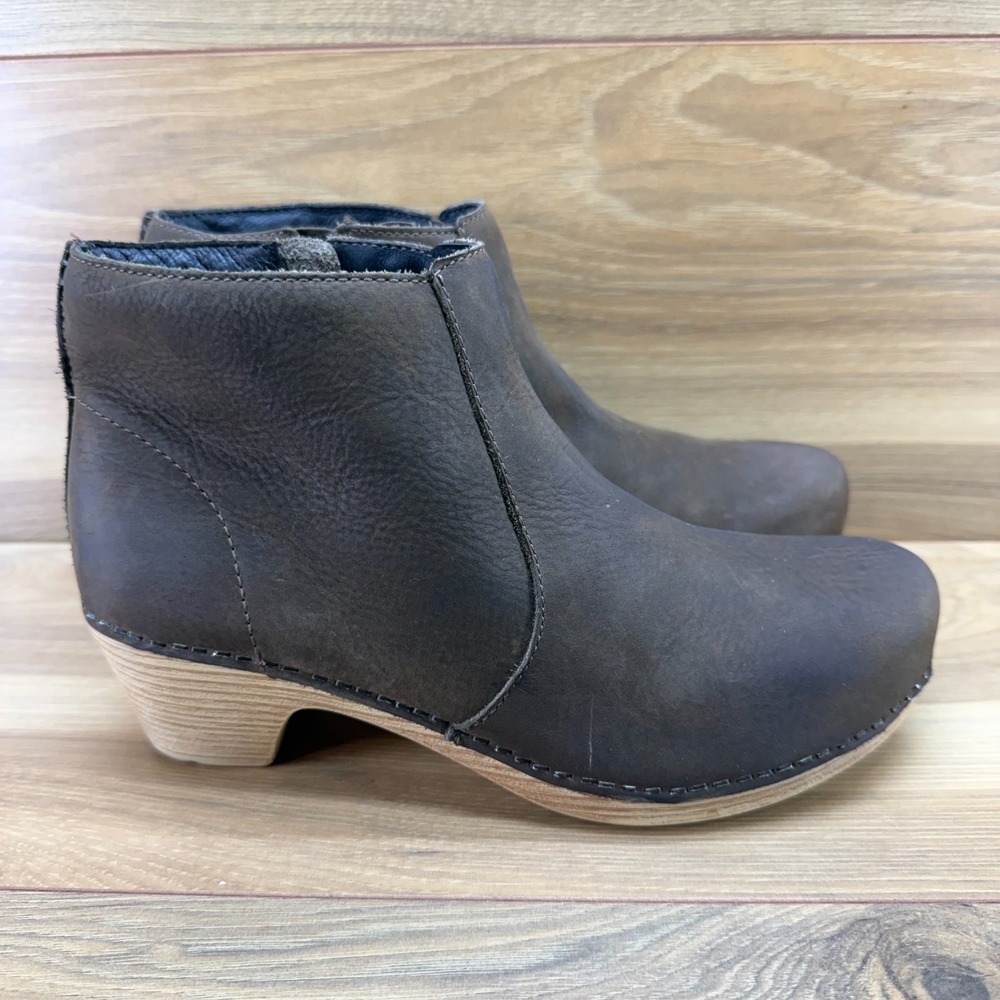 Dansko Maria Clog Boot Womens 8 EU 38 Brown Milled Nubuck Zip Comfort Walk